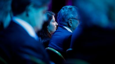 Am 6. Dezember 2017 fand der Innovation in Politics Awards 2017 im Rathaus statt. Im Bild Staatssekret&auml;rin Muna Duzdar (m.).